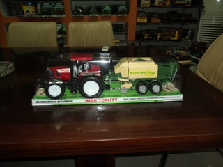 Traktor z maszyną 54cm klosz