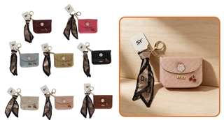 S.CENA Breloczek torebeczka z wiśnią z chustką 64770