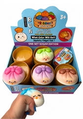 PROM Zabawka antystresowa, gniotek pierożek,dumpling squishy z buźką i kokardką w pudełeczku (12szt w displayu)